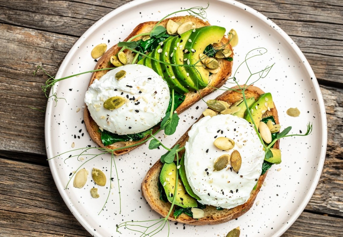 Toast à l'avocat et oeuf poché