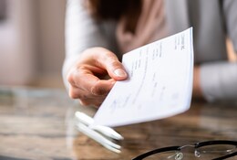 Délais d'encaissement des chèques selon les supermarchés : ce qu'il faut savoir