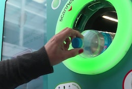 Le recyclage des bouteilles en plastique chez E.Leclerc : découvrez Bbot
