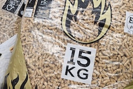Sacs de pellets de 15 kg : combien dure un sac selon la taille de votre maison ?