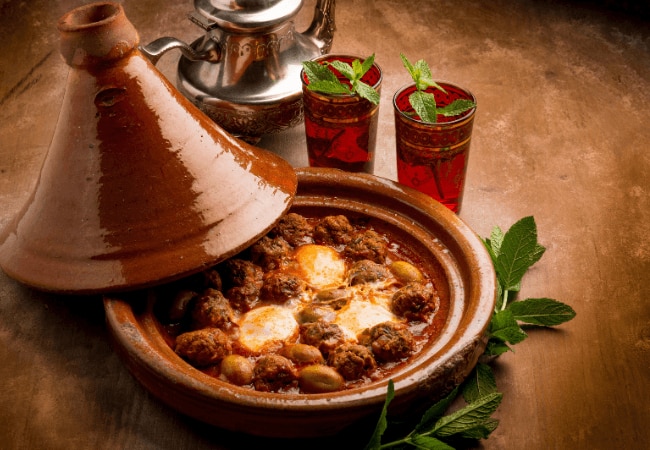 Recette-orientale-tajine-boulettes.png