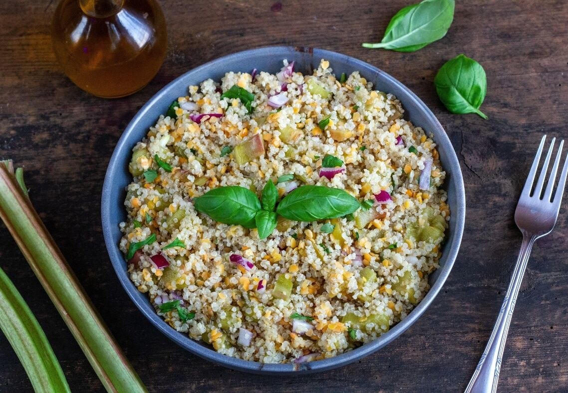 salade de quinoa à la rhubarbe rôtie