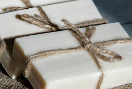 Savon emballé avec une corde en jute