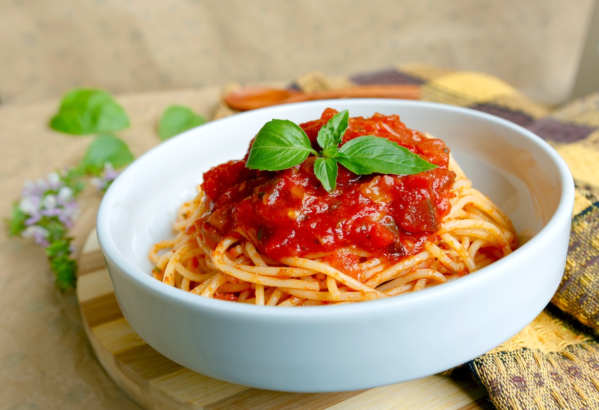 Spaghetti avec sauce tomate.