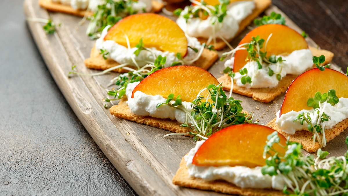 Tartine à la nectarine et à la ricotta.jpg