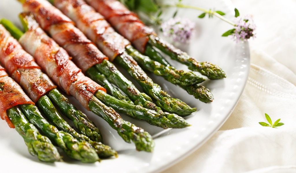 Roulés d'asperges au bacon