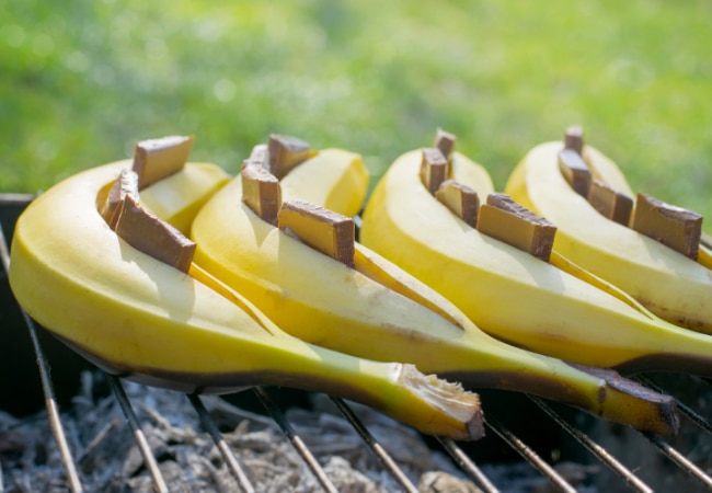 Bananes au chocolat sur le barbecue