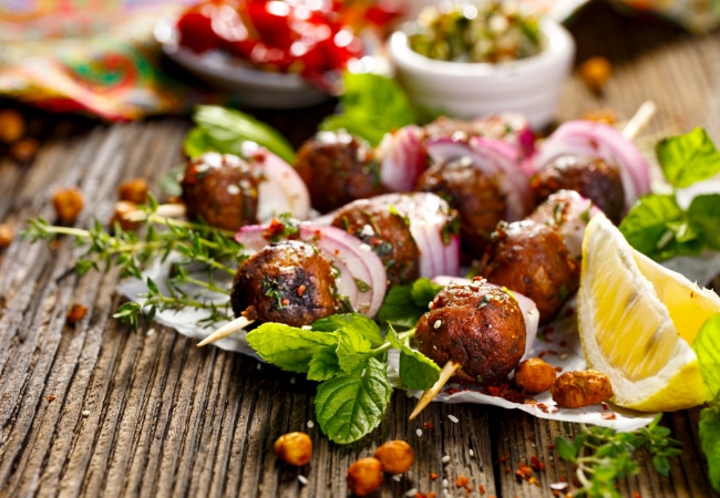 Brochettes de boulettes de bœuf à la menthe