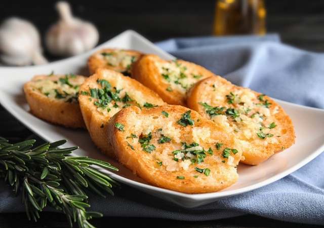 croutons ou tartines de pain grillé à l'ail