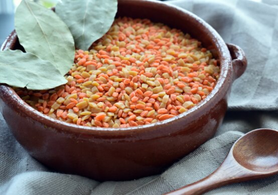 Mélange de légumineuses : lentilles corail et pois chiches