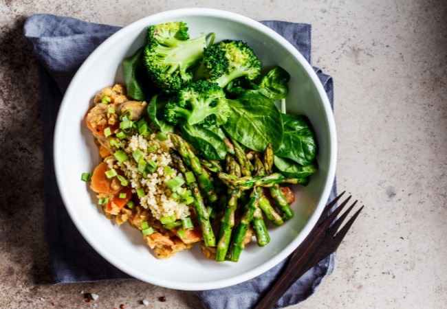 Salade quinoa, asperges et brocoli