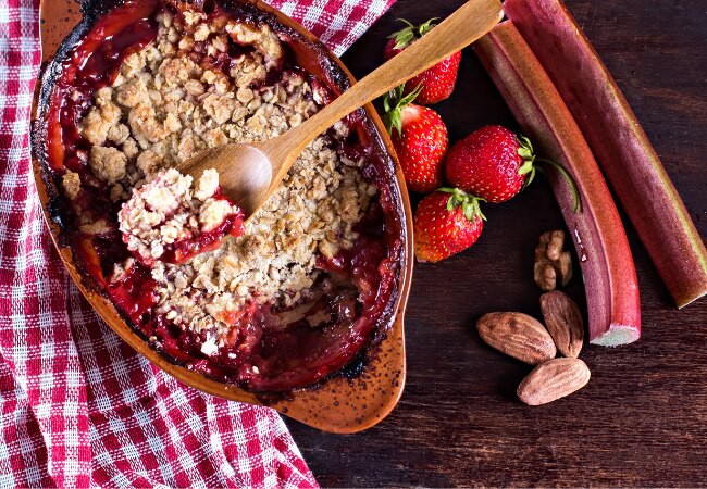 Recette facile de crumble à la rhubarbe