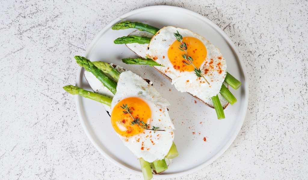 Tartines asperges et oeufs