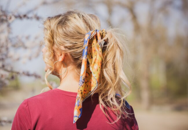 Tendance mode foulard 70s