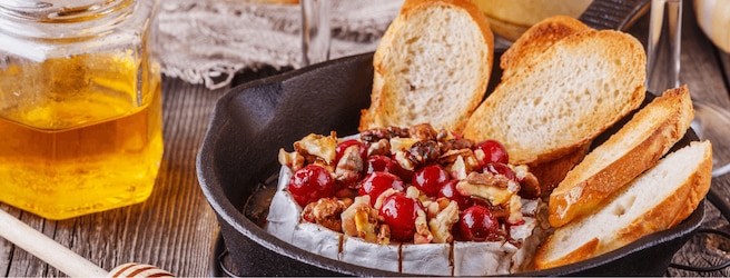 Recette de brie au four aux noix et miel