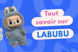 Peluche labubu bleue avec "tout savoir sur labubu" écrit à côté