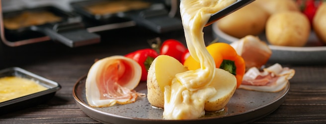 Raclette : Quelle quantité prévoir par personne ?