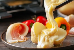 Raclette : Quelle quantité prévoir par personne ?