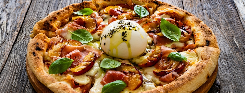 Pizza bianca à la burrata et figues fraîches