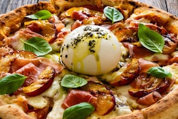 Pizza bianca à la burrata et figues fraîches