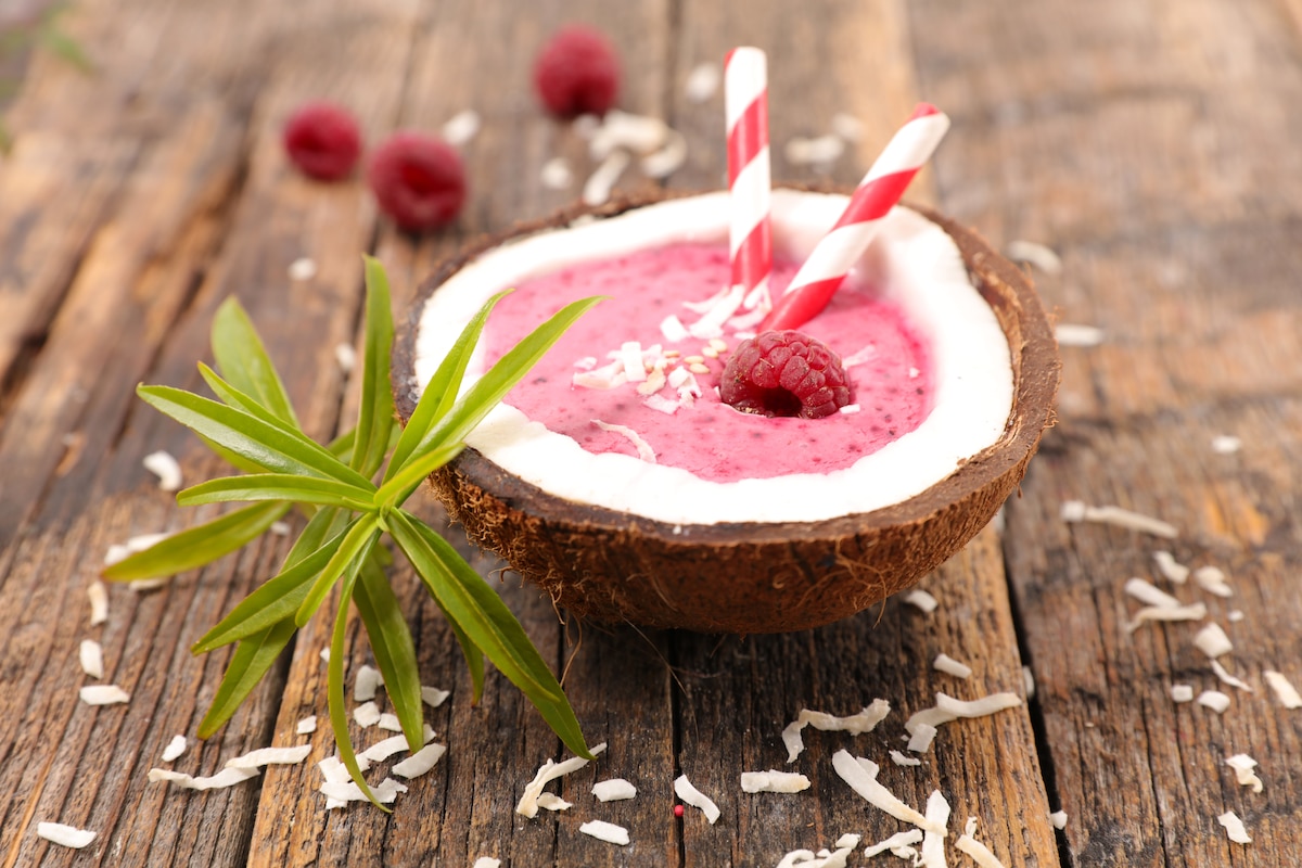 Smoothie fruits rouges noix de coco.